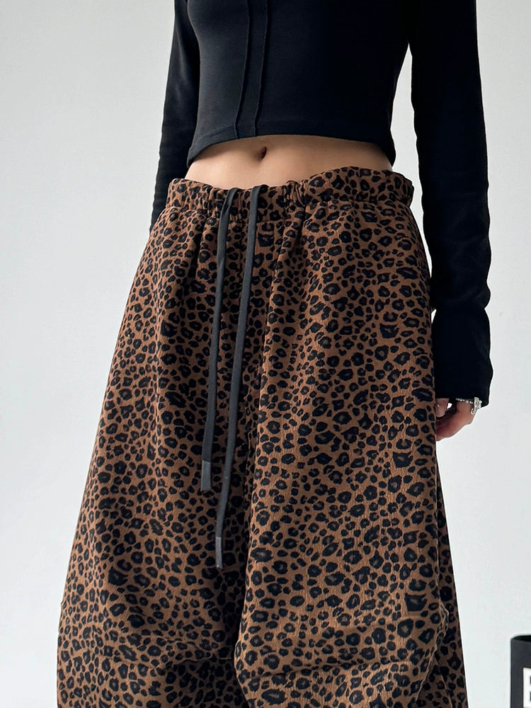 Calças com estampa de leopardo