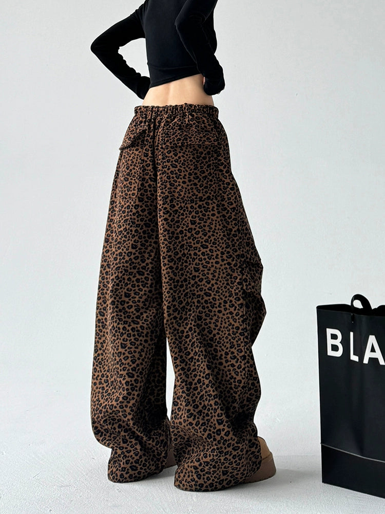 Calças com estampa de leopardo