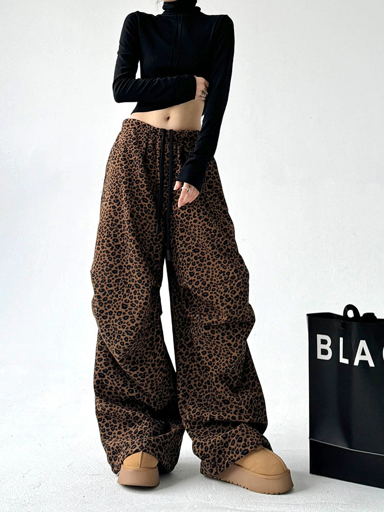Calças com estampa de leopardo