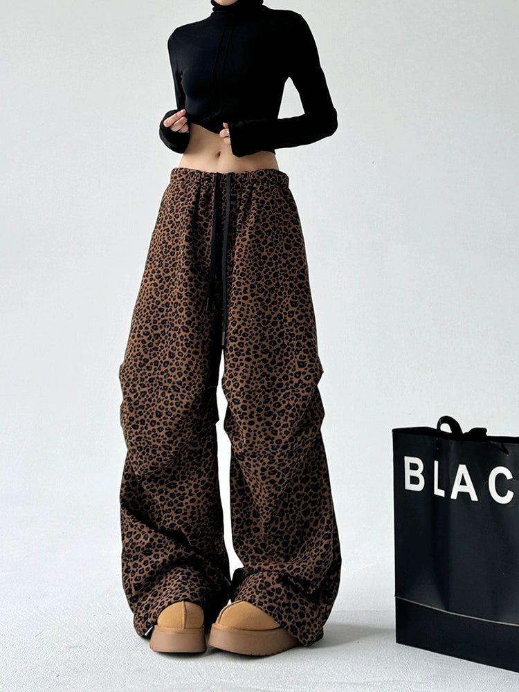Calças com estampa de leopardo
