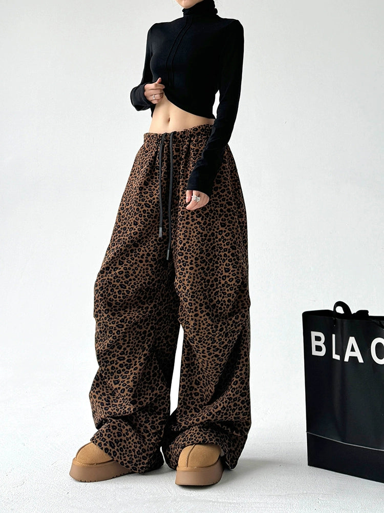 Calças com estampa de leopardo