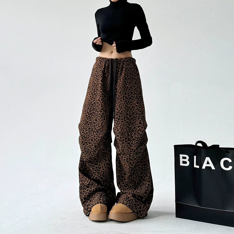 Calças com estampa de leopardo